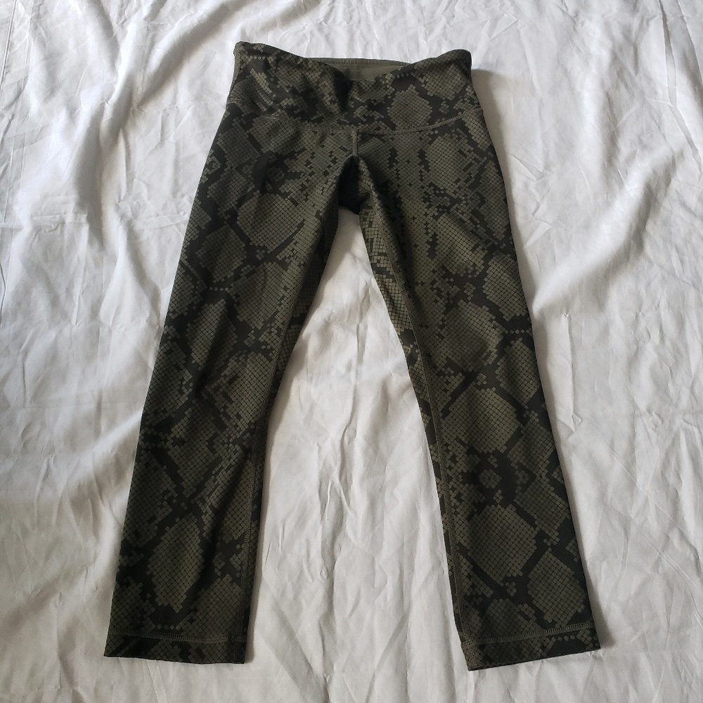 Lululemon green snake print wunder under crop 4